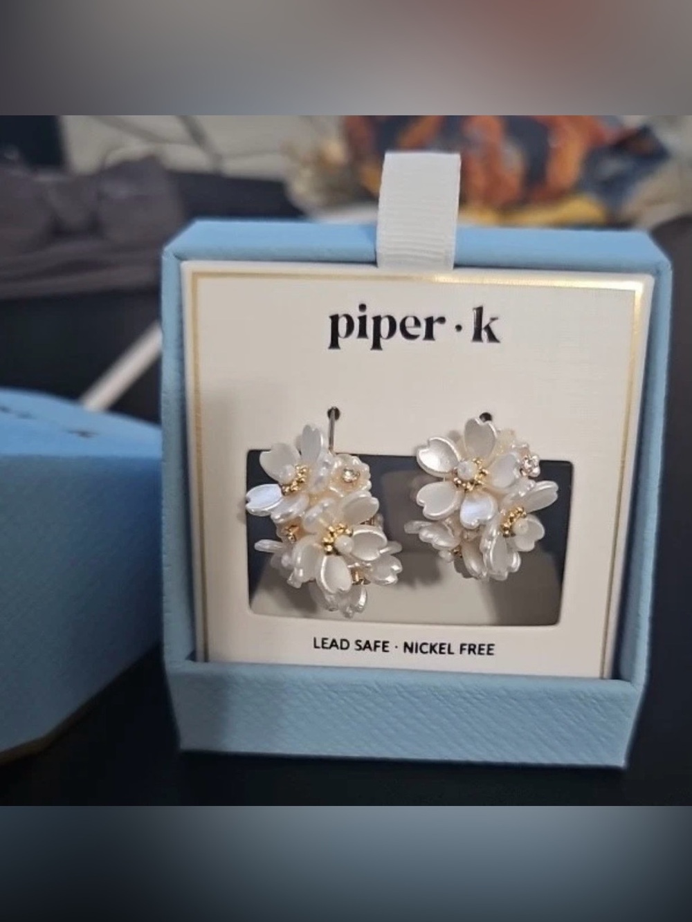 No box Piper.k Loop Flower Blossom Pearl Gardenia Huggies Cluster Earrings
